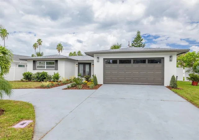 Photo 2 of Single family home for sale at 60 Kipling Plz, Clearwater Beach, FL 33767 | MLS# TB8549092 | Listing updated on 2026-10-20