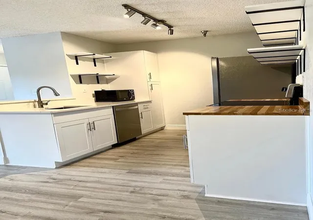 Listing Photo 4 - Condo for sale in building located at 10263 Gandy Blvd N, St. Petersburg, FL 33702 - Unit #311