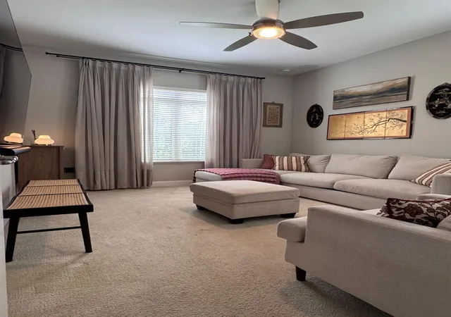 Photo 3 of Single family home for sale at 10402 Angel Oak Ct, Orlando, FL 32836 | MLS# O6442256 | Listing updated on 2026-09-22
