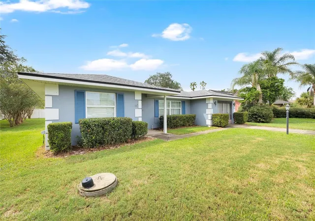 Photo 2 of Single family home for sale at 1922 Vienna Ave, Deltona, FL 32725 | MLS# V4951310 | Listing updated on 2026-09-26