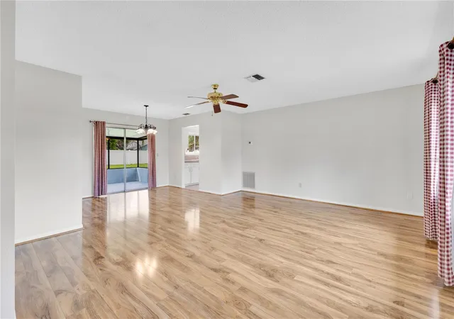 Photo 3 of Single family home for sale at 1922 Vienna Ave, Deltona, FL 32725 | MLS# V4951310 | Listing updated on 2026-09-26