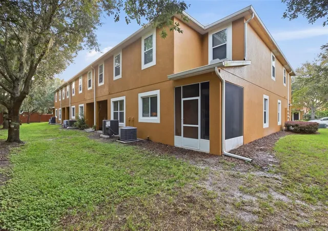Photo 3 of Townhouse for sale at 5529 Rutherford Pl, Oviedo, FL 32765 | MLS# V4951311 | Listing updated on 2026-10-08