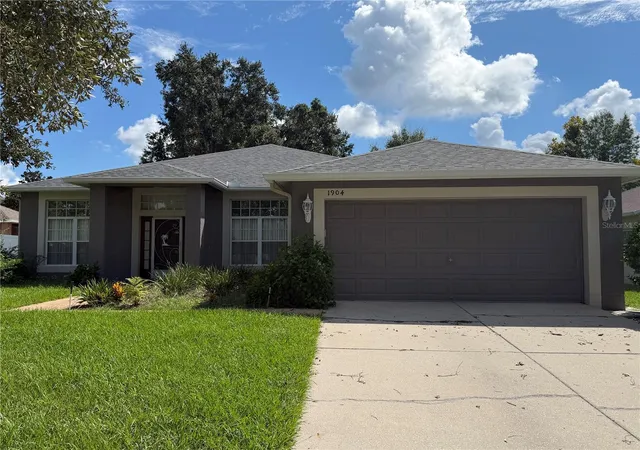 Photo 1 of Single family home for sale at 1904 Samantha Ln, Valrico, FL 33594 | MLS# L4965102 | Listing updated on 2026-10-07