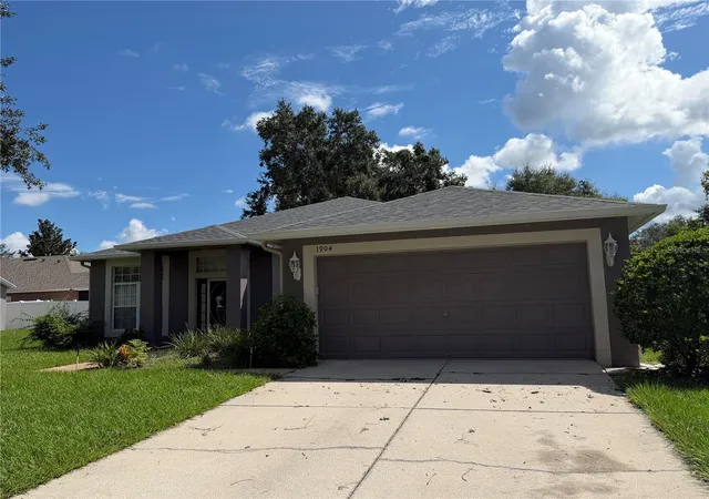 Photo 2 of Single family home for sale at 1904 Samantha Ln, Valrico, FL 33594 | MLS# L4965102 | Listing updated on 2026-10-07