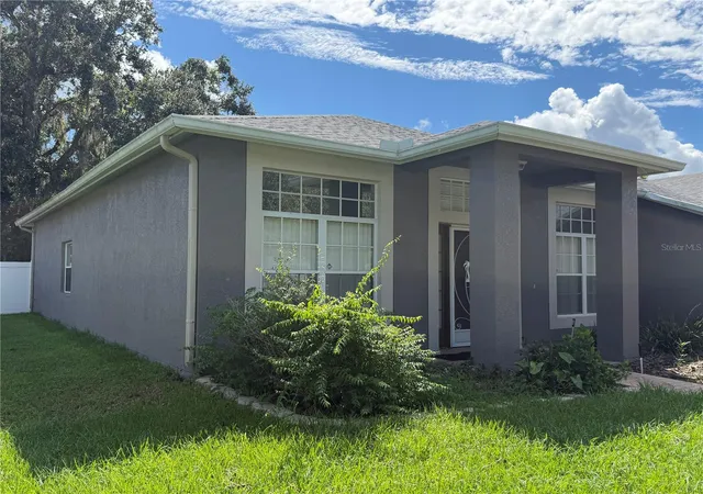 Photo 3 of Single family home for sale at 1904 Samantha Ln, Valrico, FL 33594 | MLS# L4965102 | Listing updated on 2026-10-07