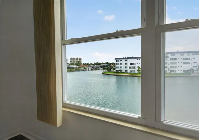 Listing Photo 4 - Condo for sale in building located at 6025 Shore Blvd S, Gulfport, FL 33707 - Unit #304