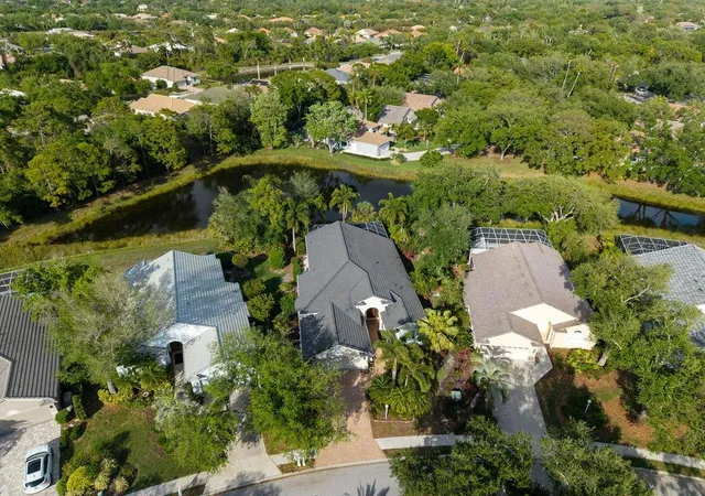 Single family home for sale at 7117 Victoria Cir, UNIVERSITY PARK, FL 34201 | MLS# A4706274