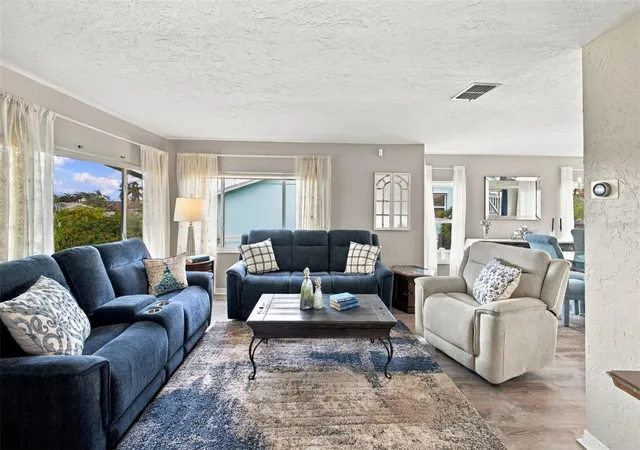 Photo 4 of Single family home for sale at 5008 Bay State Rd, Palmetto, FL 34221 | MLS# A4706277 | Listing updated on 2026-09-19
