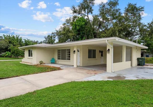 Photo 1 of Single family home for sale at 4986 Buchanan Pl, Sarasota, FL 34231 | MLS# A4706279 | Listing updated on 2026-09-17