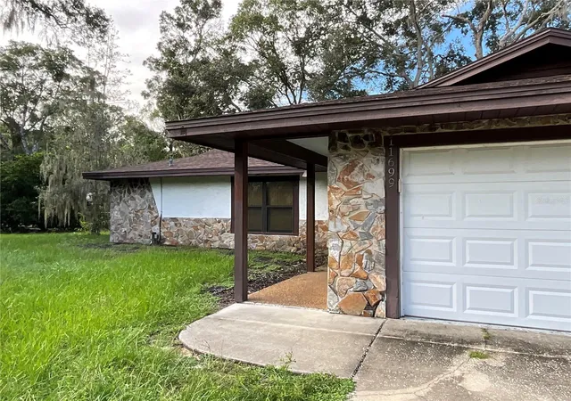 Photo 2 of Single family home for sale at 11699 W Indian Cir, Crystal River, FL 34428 | MLS# OM732354 | Listing updated on 2026-10-01