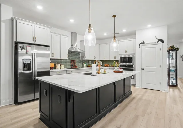 Photo 3 of Sale Pending at 5984 Sacred Oak Ave, Mount Dora, FL 32757 | MLS# O6442297 | Listing updated on 2026-09-30