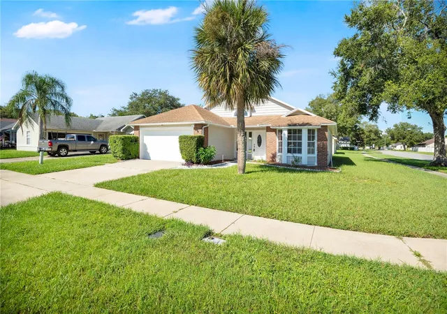 Photo 3 of Single family home for sale at 233 S Aberdeen Cir, Sanford, FL 32773 | MLS# O6442303 | Listing updated on 2026-09-19