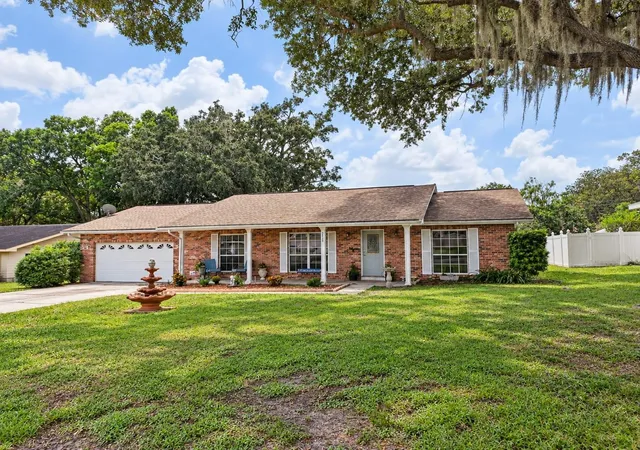 Photo 2 of Single family home for sale at 5838 Gibson Shrs Dr, Lakeland, FL 33809 | MLS# S5157702 | Listing updated on 2026-10-05