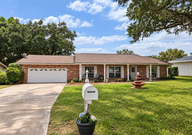 Photo 3 of Single family home for sale at 5838 Gibson Shrs Dr, Lakeland, FL 33809 | MLS# S5157702 | Listing updated on 2026-10-05