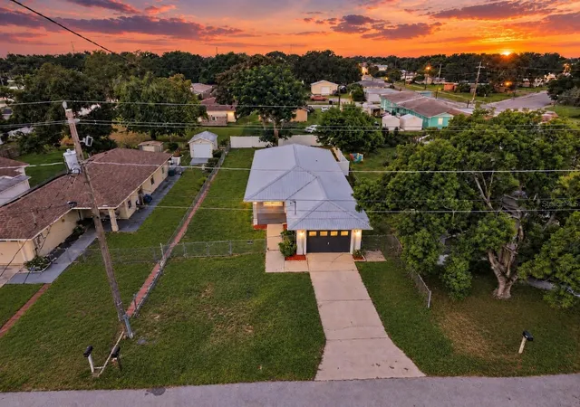 Photo 1 of Single family home for sale at 306 Walnut St, Auburndale, FL 33823 | MLS# TB8549142 | Listing updated on 2026-10-03