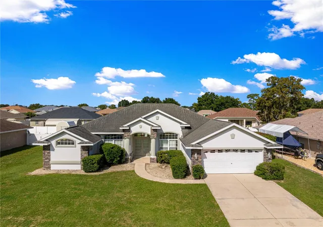Photo 2 of Single family home for sale at 10100 Se 69th Terrace, Belleview, FL 34420 | MLS# OM732362 | Listing updated on 2026-09-22