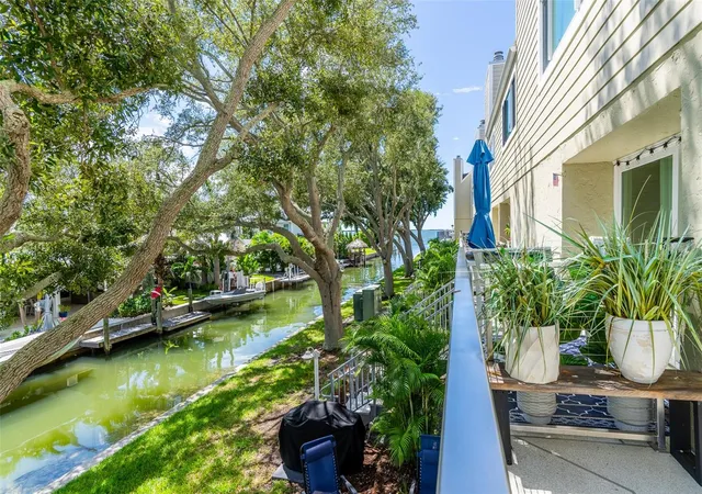 Listing Photo 5 - Condo for sale in building located at 433 S Paula Dr, DUNEDIN, FL 34698 - Unit #21