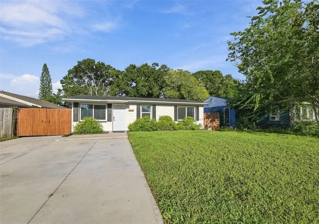 Photo 3 of Single family home for sale at 1684 Coral Way, Largo, FL 33771 | MLS# TB8549150 | Listing updated on 2026-09-27