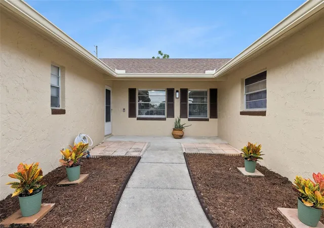 Photo 3 of Single family home for sale at 618 Hattaway Dr, Altamonte Springs, FL 32701 | MLS# O6442314 | Listing updated on 2026-09-19