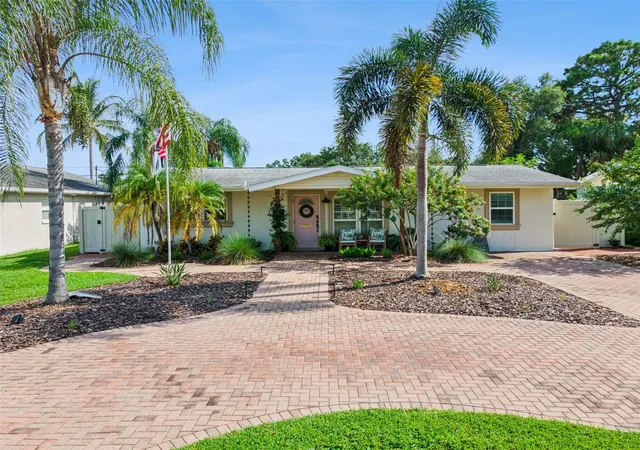 Photo 1 of Single family home for sale at 592 43rd Avenue Ne, Saint Petersburg, FL 33703 | MLS# O6442315 | Listing updated on 2026-10-09