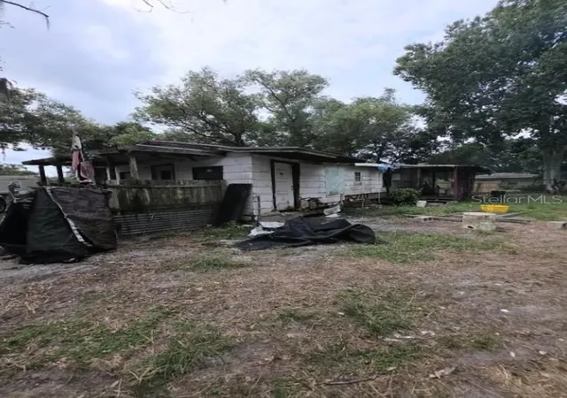 Photo 3 of Manufactured home for sale at 213 10th Wahneta St W, Winter Haven, FL 33880 | MLS# P4939902 | Listing updated on 2026-10-04