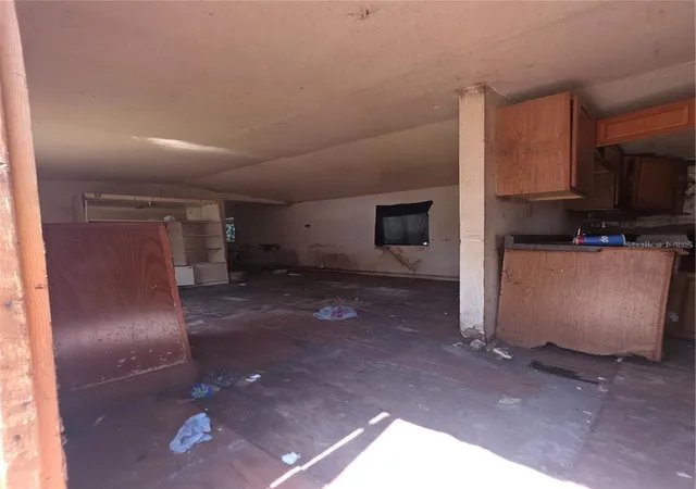 Photo 3 of Manufactured home for sale at 213 10th Wahneta St W, Winter Haven, FL 33880 | MLS# P4939902 | Listing updated on 2026-09-21