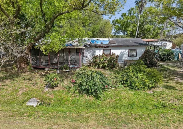 Photo 3 of Manufactured home for sale at 213 10th Wahneta St W, Winter Haven, FL 33880 | MLS# P4939902 | Listing updated on 2026-09-21