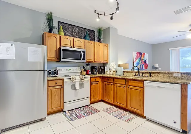 Photo 4 of Townhouse for sale at 2592 Maneshaw Ln, Kissimmee, FL 34747 | MLS# O6442328 | Listing updated on 2026-09-28