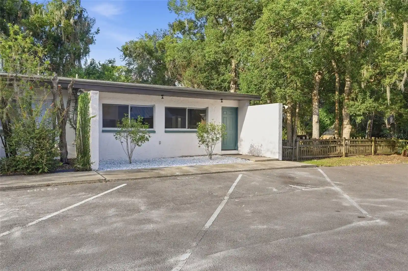 Listing Photo 2 - Condo for sale in 747 Se 2Nd Pl located at 747 Se 2Nd Pl, Gainesville, FL 32601 - Unit #10