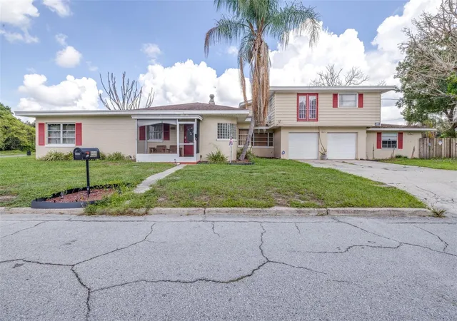 Photo 1 of Single family home for sale at 900 Lake Martha Dr Ne, Winter Haven, FL 33881 | MLS# L4965109 | Listing updated on 2026-09-22
