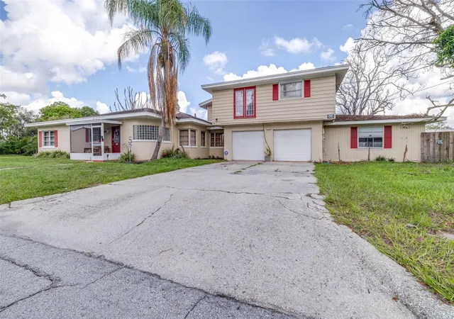 Photo 2 of Single family home for sale at 900 Lake Martha Dr Ne, Winter Haven, FL 33881 | MLS# L4965109 | Listing updated on 2026-09-22
