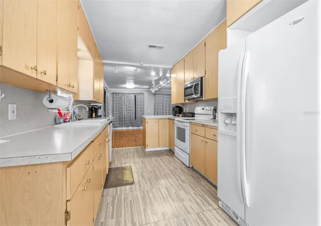 Photo 3 of Single family home for sale at 900 Lake Martha Dr NE, Winter Haven, FL 33881 | MLS# L4965109 | Listing updated on 2026-09-22