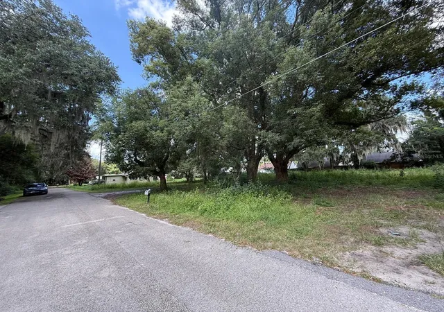 Photo 2 of Sale Pending at 226 Jones Ave, Sanford, FL 32773 | MLS# O6442341 | Listing updated on 2026-09-21