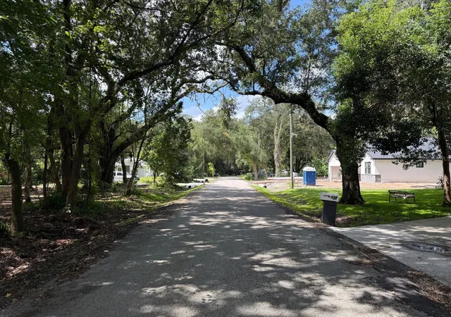 Photo 3 of Sale Pending at 226 Jones Ave, Sanford, FL 32773 | MLS# O6442341 | Listing updated on 2026-09-21