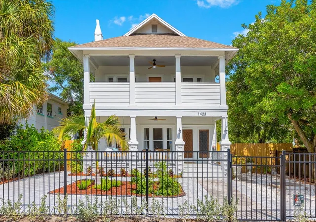 Photo 4 of Single family home for sale at 1423 Dr Martin Luther King Jr St N, Saint Petersburg, FL 33704 | MLS# TB8549181 | Listing updated on 2026-10-02