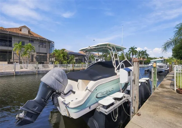 Photo 3 of Single family home for sale at 4727 Pinnacle Dr, Bradenton, FL 34208 | MLS# A4706302 | Listing updated on 2026-09-19