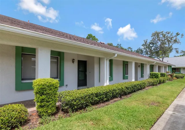 Condo for sale at 2569 Laurelwood Dr #11B, CLEARWATER, FL 33763 | MLS# TB8549183