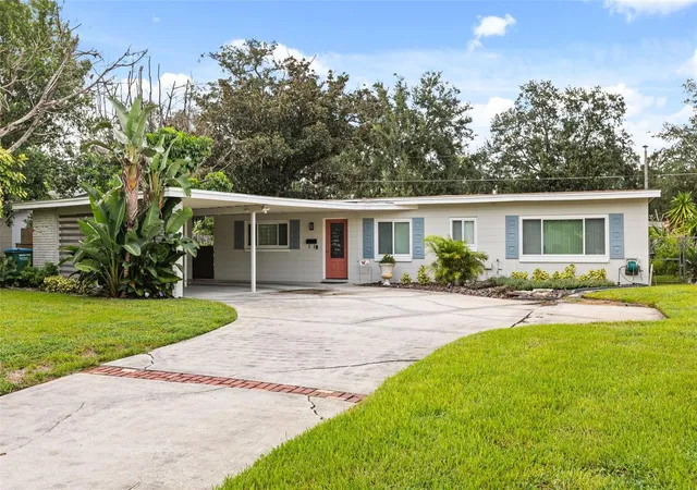 Photo 1 of Single family home for sale at 2215 Woodcrest Dr, Winter Park, FL 32792 | MLS# O6442348 | Listing updated on 2026-10-11