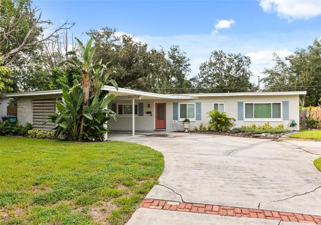 Photo 2 of Single family home for sale at 2215 Woodcrest Dr, Winter Park, FL 32792 | MLS# O6442348 | Listing updated on 2026-10-11