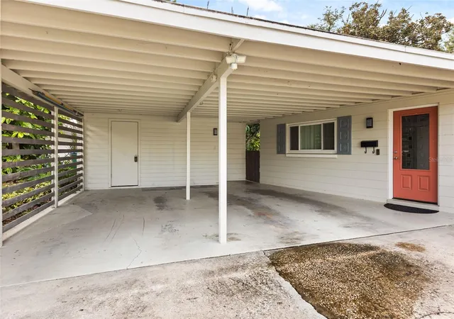 Photo 3 of Single family home for sale at 2215 Woodcrest Dr, Winter Park, FL 32792 | MLS# O6442348 | Listing updated on 2026-10-11