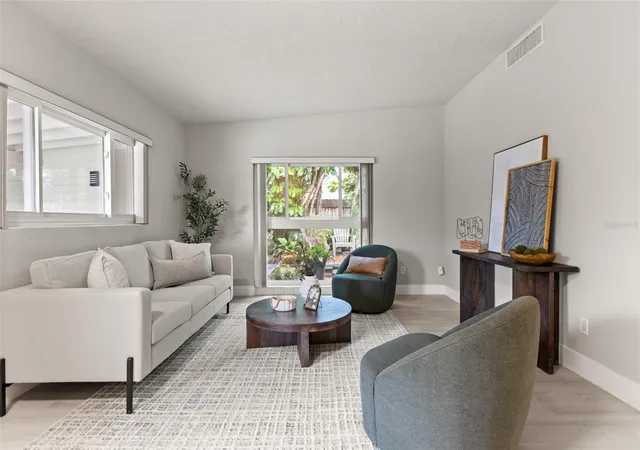 Photo 4 of Single family home for sale at 2215 Woodcrest Dr, Winter Park, FL 32792 | MLS# O6442348 | Listing updated on 2026-10-11