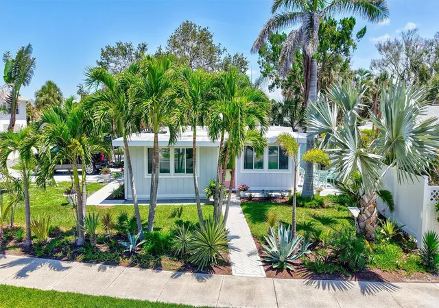 Photo 2 of Single family home for sale at 643 Calle Del Otono, Sarasota, FL 34242 | MLS# A4706305 | Listing updated on 2026-10-20