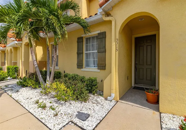 Photo 3 of Townhouse for sale at 5315 Paradise Cay Cir, Kissimmee, FL 34746 | MLS# S5157718 | Listing updated on 2026-09-19