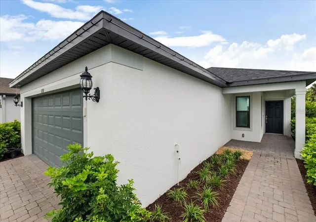 Photo 2 of Single family home for sale at 6559 Silverstar Dr, Sarasota, FL 34240 | MLS# A4706309 | Listing updated on 2026-09-19