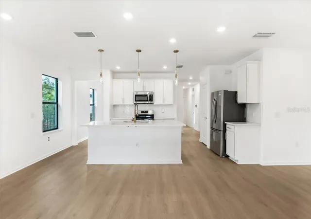 Photo 3 of Single family home for sale at 6559 Silverstar Dr, Sarasota, FL 34240 | MLS# A4706309 | Listing updated on 2026-09-19