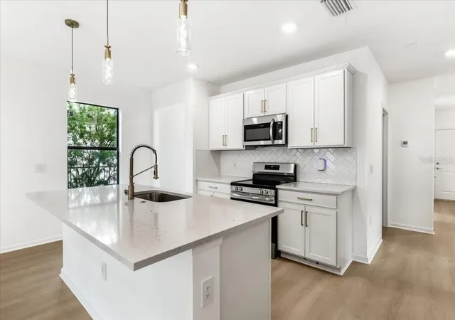 Photo 4 of Single family home for sale at 6559 Silverstar Dr, Sarasota, FL 34240 | MLS# A4706309 | Listing updated on 2026-09-19