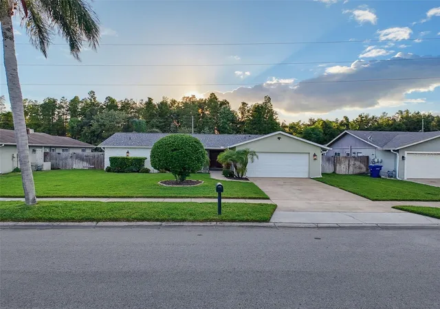Photo 3 of Single family home for sale at 1846 Del Robles Dr, Clearwater, FL 33764 | MLS# W7889573 | Listing updated on 2026-10-07