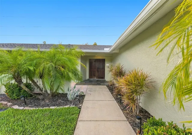Photo 4 of Single family home for sale at 1846 Del Robles Dr, Clearwater, FL 33764 | MLS# W7889573 | Listing updated on 2026-10-07
