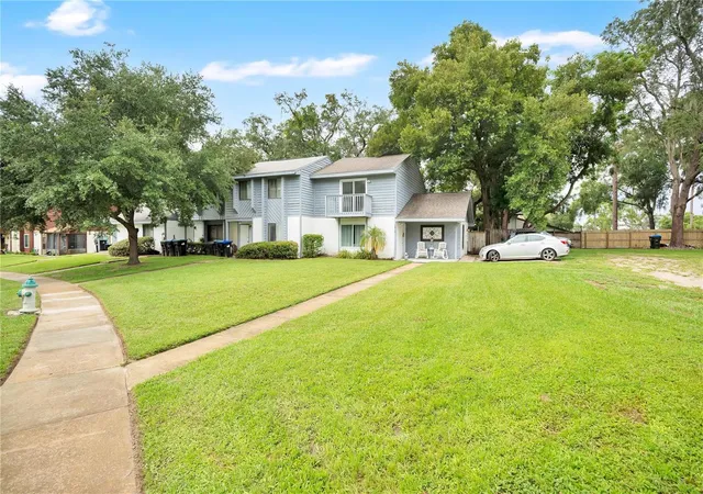 Photo 3 of Townhouse for sale at 3913 Magnolia Pointe Ln, Orlando, FL 32810 | MLS# O6442359 | Listing updated on 2026-09-20