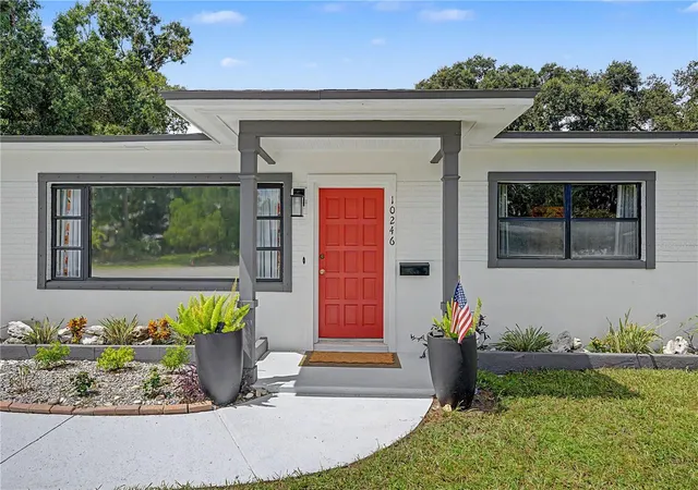 Photo 2 of Single family home for sale at 10246 N Valle Dr, Tampa, FL 33612 | MLS# TB8549197 | Listing updated on 2026-10-06